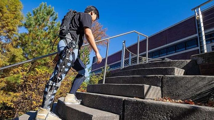 Inovație: Exoscheletul prevede mișcarea corporală prin utilizarea AI