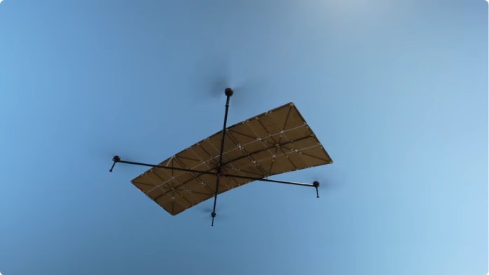Prima dronă capabilă să zboare fără utilizarea unei baterii