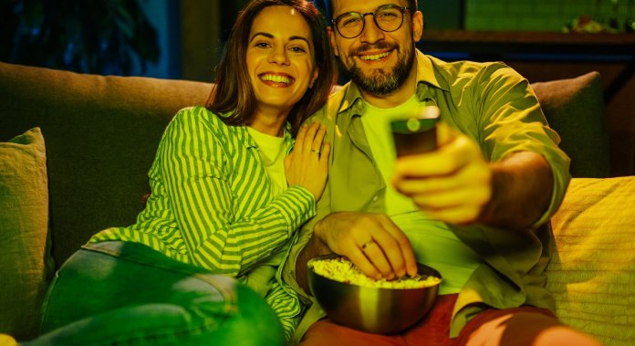 Top 3 televizoare inteligente ieftine disponibile la reducere de Black Friday 2025 la Kaufland. Prețurile încep de la 500 de lei