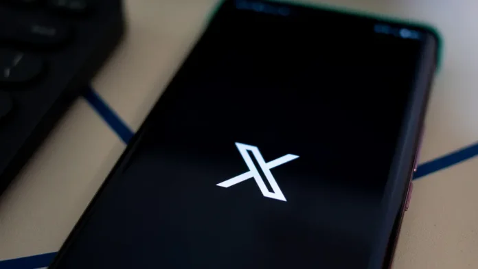Platforma X, anterior cunoscută sub numele de Twitter, a fost sancționată cu 120 de milioane de euro de către autoritățile europene: motivul