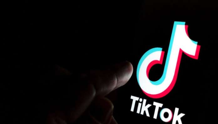 MAI subliniază tendințele periculoase de pe TikTok: provocări care generează distrugeri și comportamente imprudente.