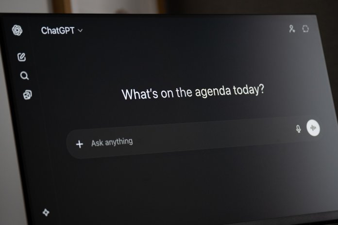 Fost angajat OpenAI: ChatGPT este deja la curent cu toate secretele noastre
