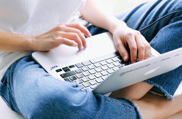 Slovenia sugerează interzicerea accesului celor cu vârsta sub 15 ani pe platformele de socializare