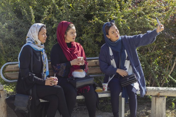 Aplicații renumite în Iran: Cele mai eficiente opțiuni pentru Waze și Instagram