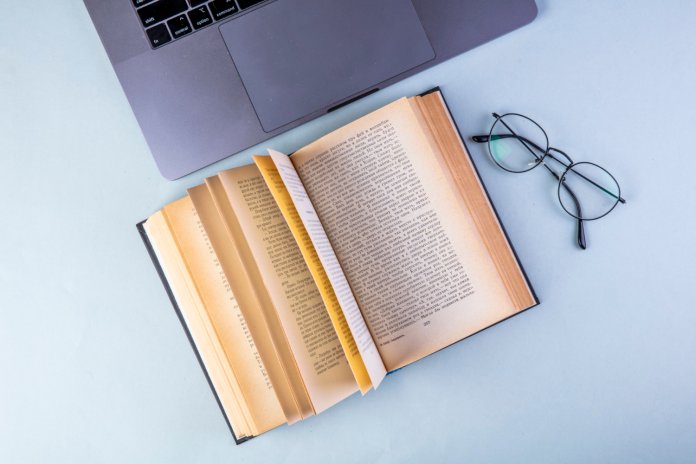 Cotor: Primul bibliotecar AI din România