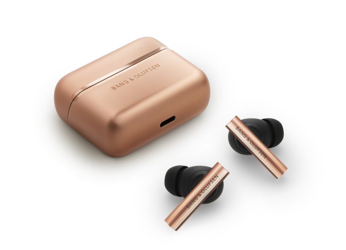 Bang & Olufsen introduce căștile Beo Grace în culoarea Honey Tone, având un cost corespunzător calității.