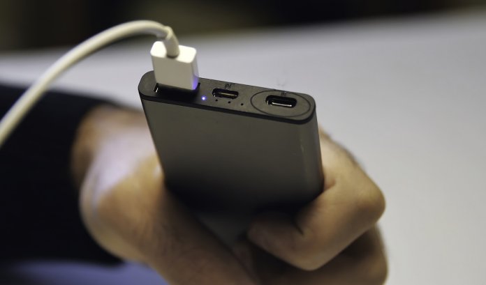 Japonia va interzice utilizarea bateriilor externe în avioane începând cu 24 aprilie, din cauza problemelor legate de securitate.