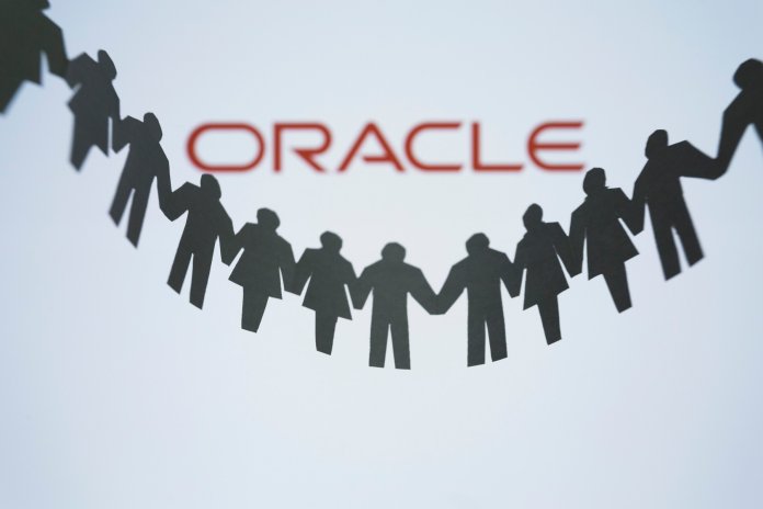 Oracle a eliberat 21.000 de angajați și dă vina pe AI.