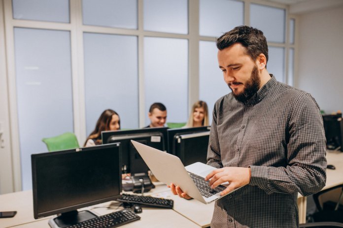 Darău: Remunerările în domeniul digitalizării guvernamentale sunt de trei ori mai scăzute