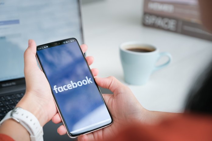 Elementele de tip infinite scroll de pe Facebook și Instagram ar putea contraveni legislației Uniunii Europene. Ce penalizare ar putea fi aplicată Meta?