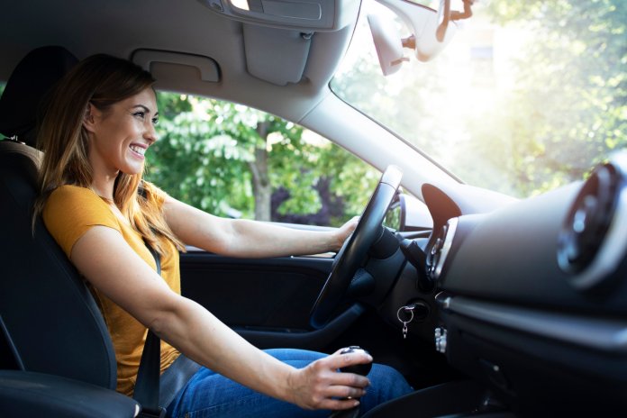 Studiu: Cauzele pentru care tehnologia auto contemporană îi păcălește pe conducători auto