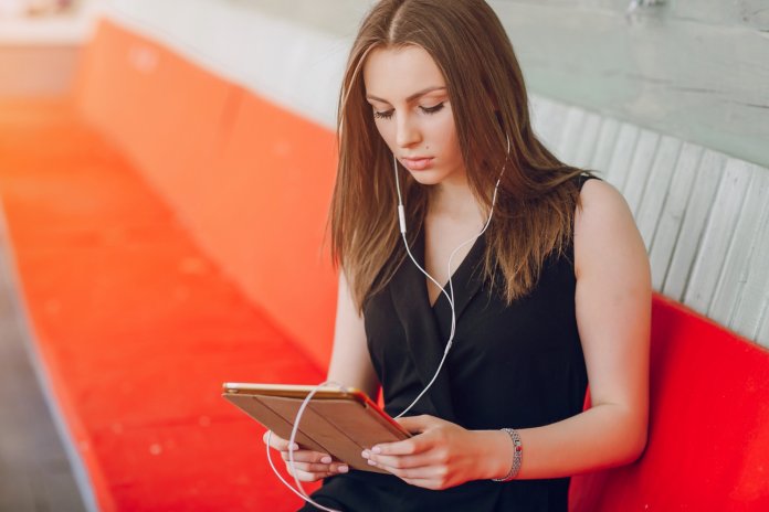 Tinerii din România, pe antepenultimul loc în UE la abilități digitale