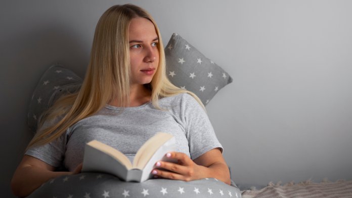 Cum afectează lectura de seară creierul în raport cu vizionarea televizorului