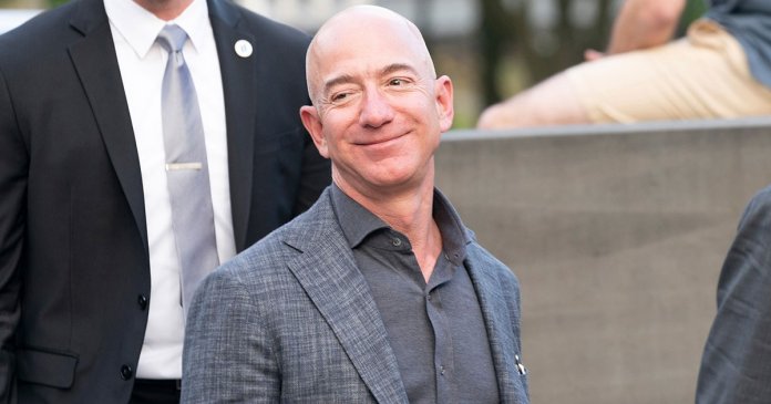 Jeff Bezos se integrează în Premier League. Miliardarul devine investitor la Liverpool