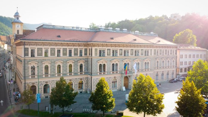 UNITBV 2026: Scădere de 45% la Informatică și majorare în inginerie